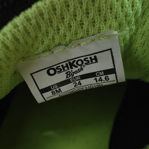 Oshkosh B'gosh toddler size 8 EverPlay sneakers in camo - Picture 3 of 8